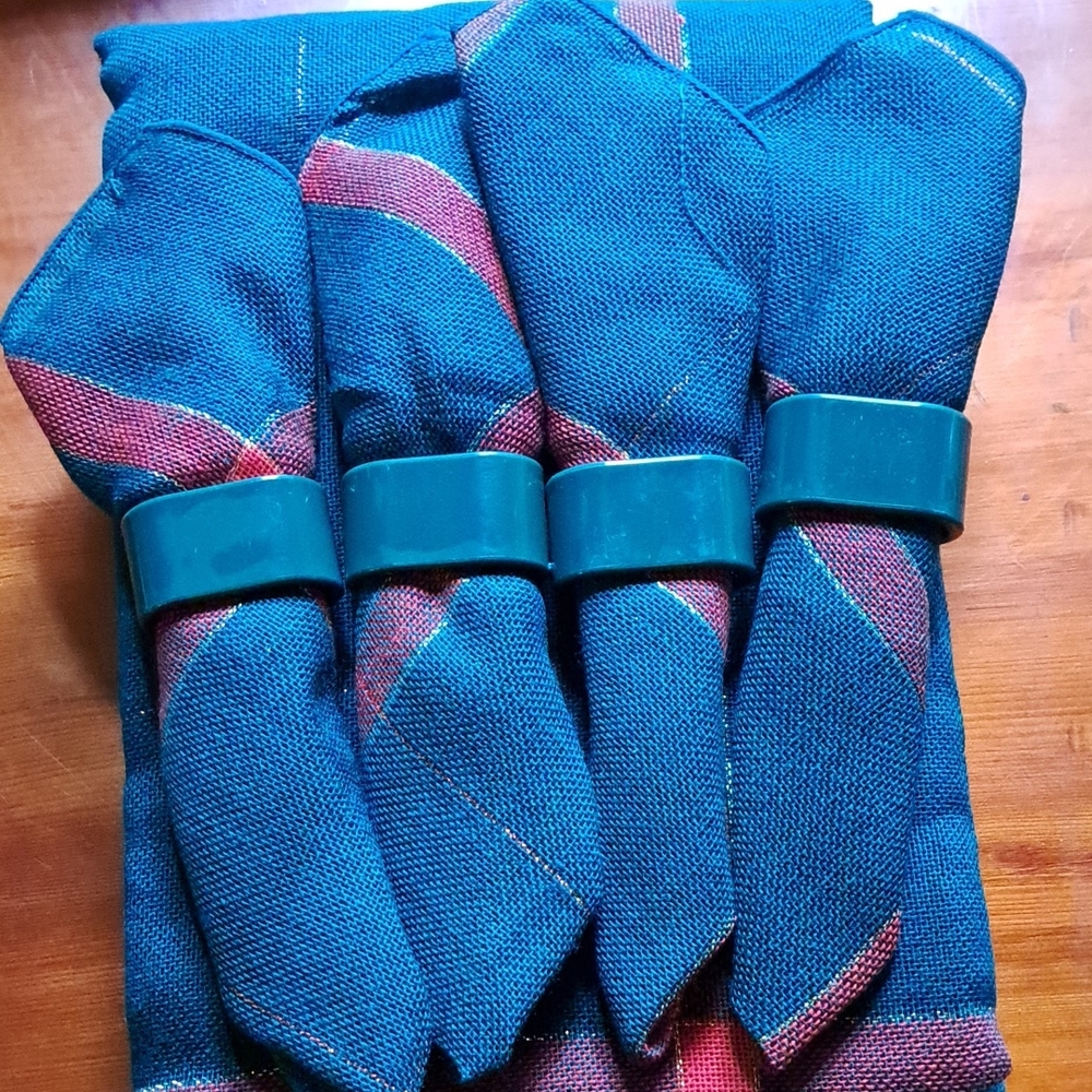 Christmas tablecloth 60x84 Oblong w/ 4 napkins & rings